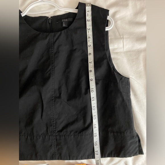 COS Minimalist top - Picture 4 of 5